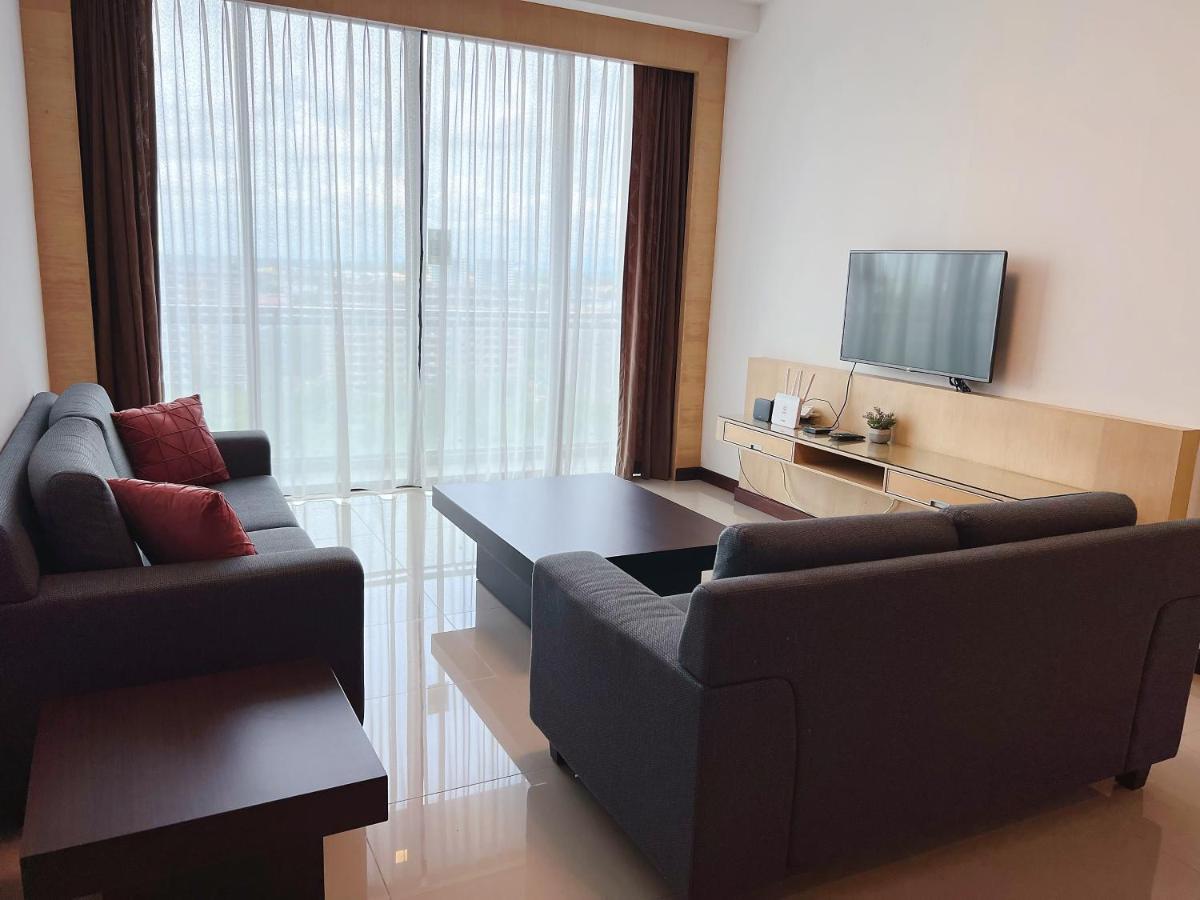 Imperial Grand Suite Apartment Kuching Exterior photo