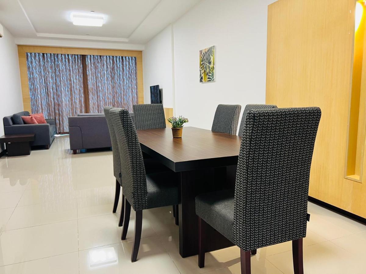 Imperial Grand Suite Apartment Kuching Exterior photo