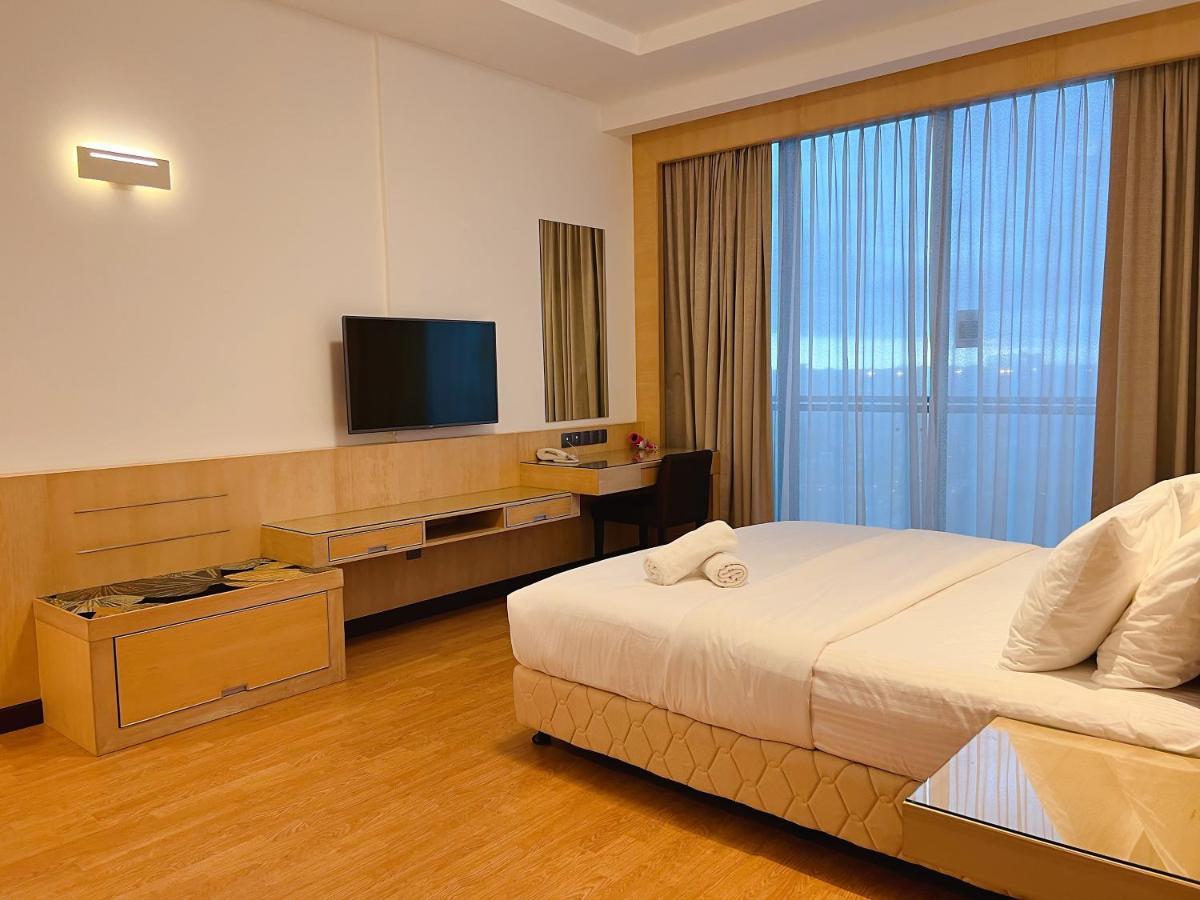 Imperial Grand Suite Apartment Kuching Exterior photo