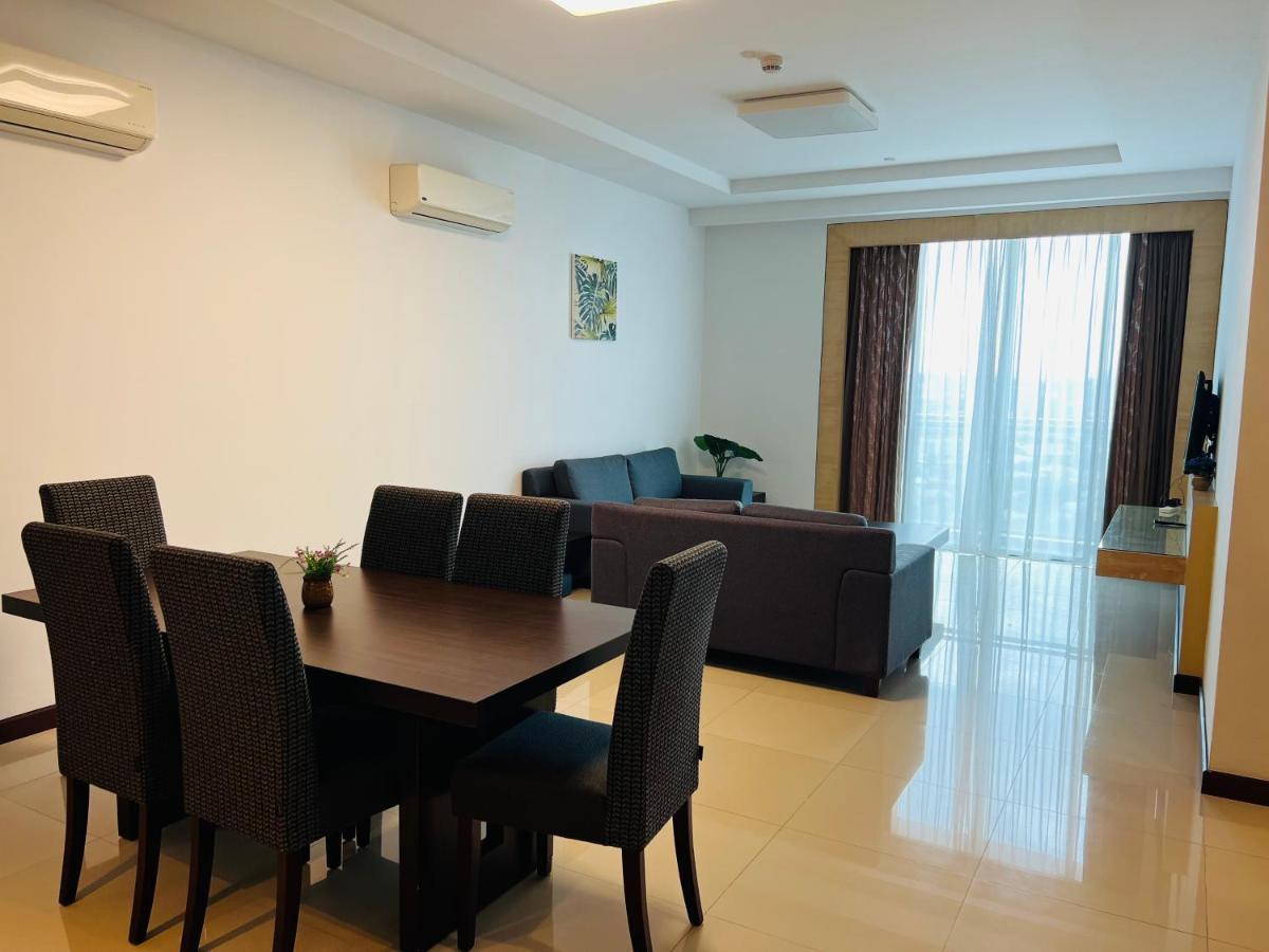 Imperial Grand Suite Apartment Kuching Exterior photo