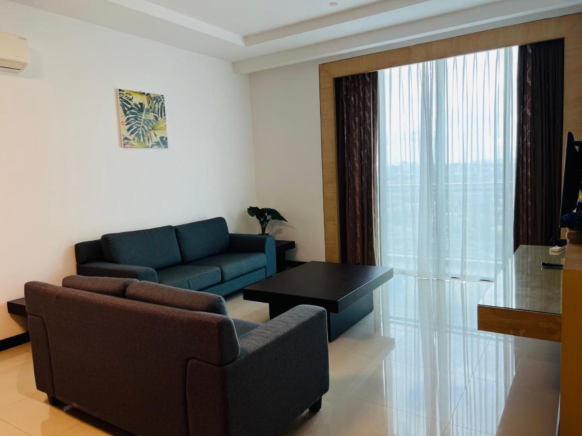 Imperial Grand Suite Apartment Kuching Exterior photo