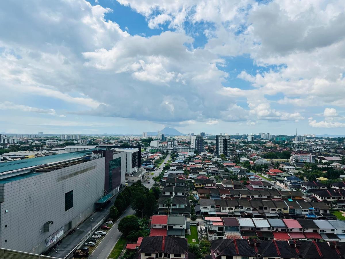Imperial Grand Suite Apartment Kuching Exterior photo