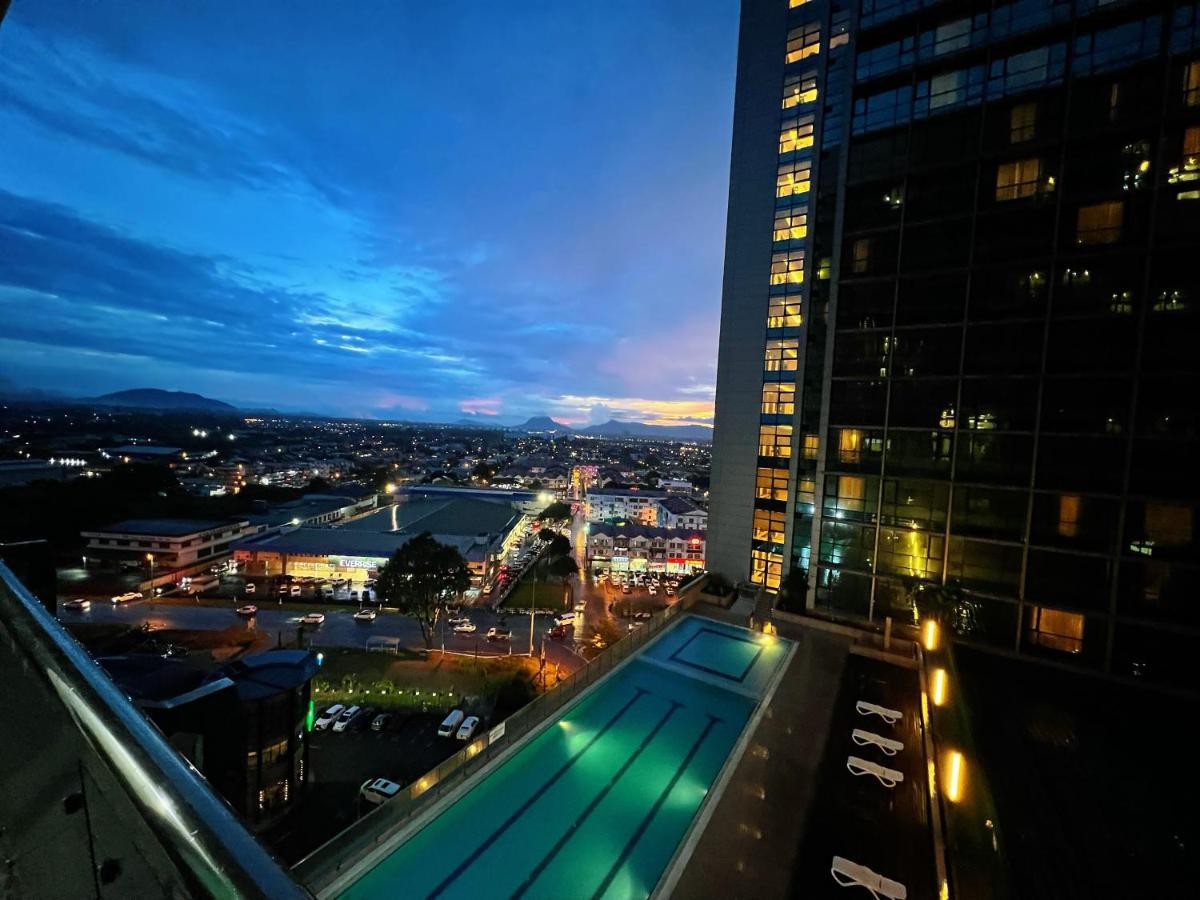 Imperial Grand Suite Apartment Kuching Exterior photo