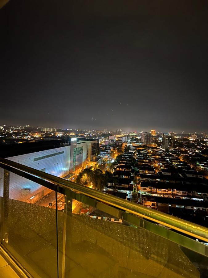 Imperial Grand Suite Apartment Kuching Exterior photo