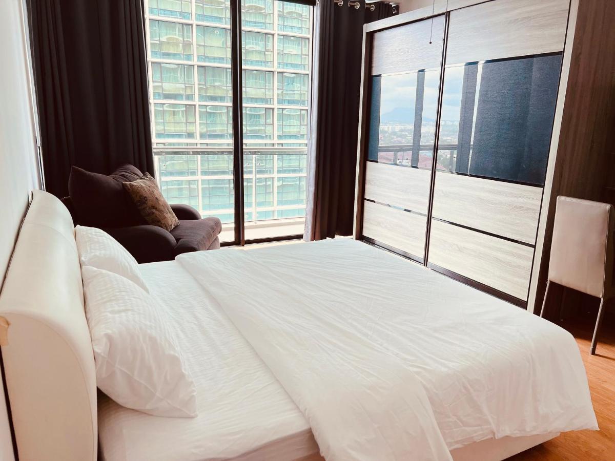 Imperial Grand Suite Apartment Kuching Exterior photo