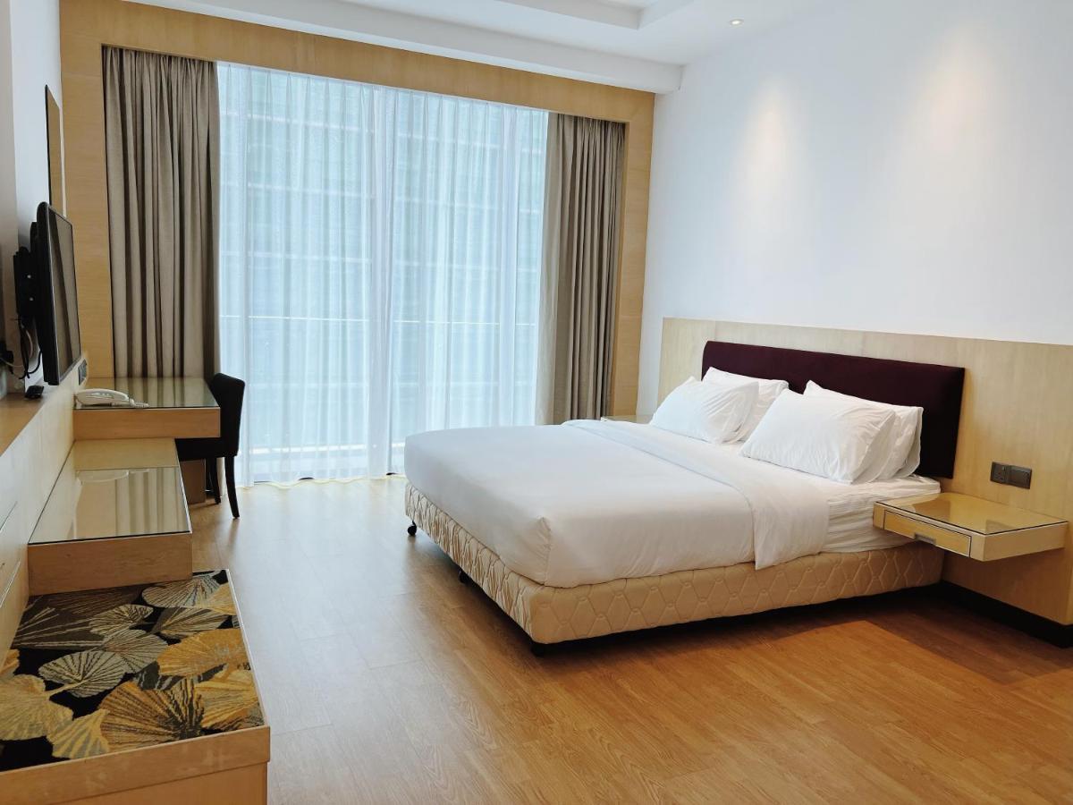 Imperial Grand Suite Apartment Kuching Exterior photo