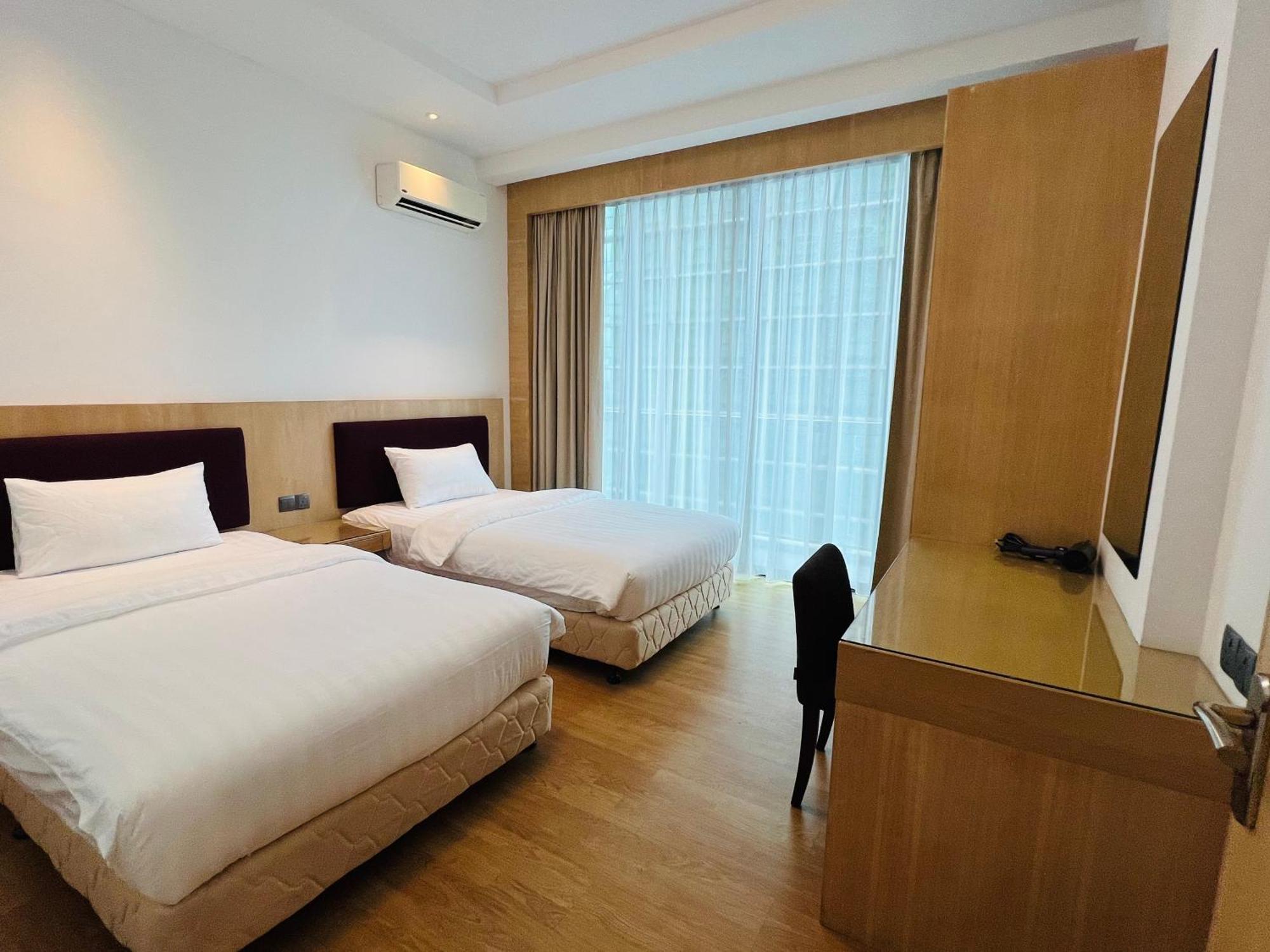Imperial Grand Suite Apartment Kuching Exterior photo