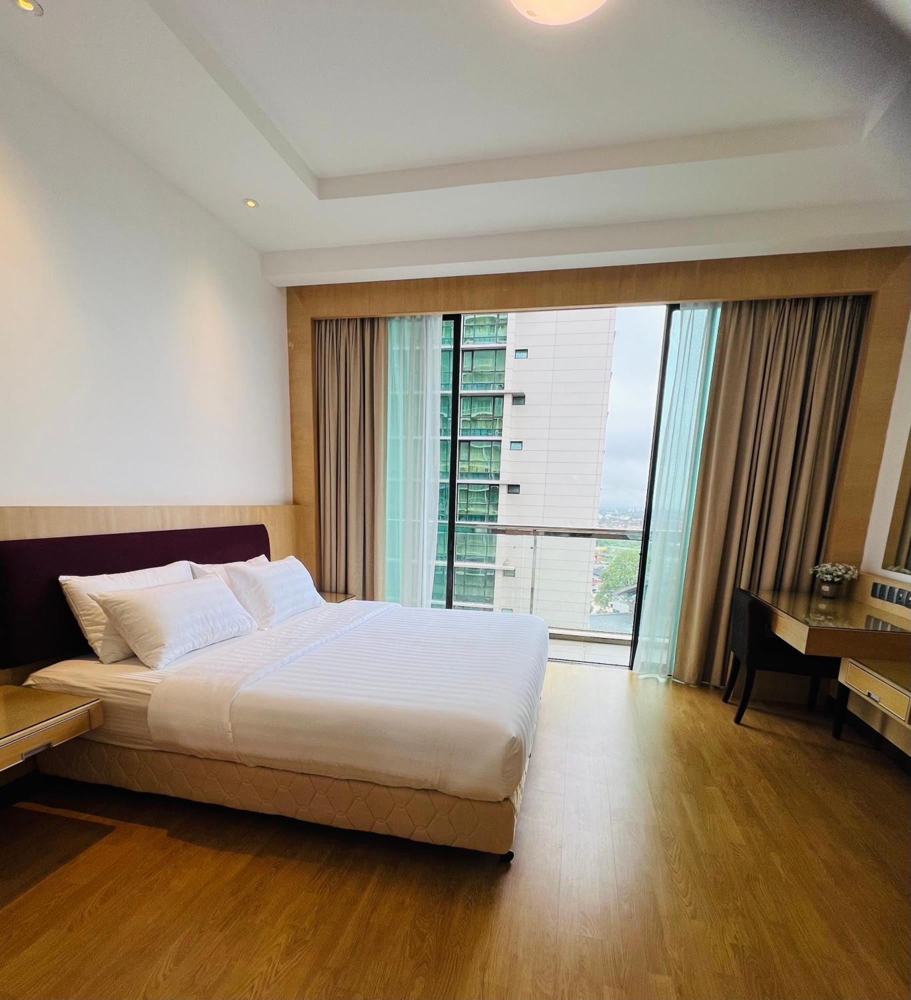 Imperial Grand Suite Apartment Kuching Exterior photo